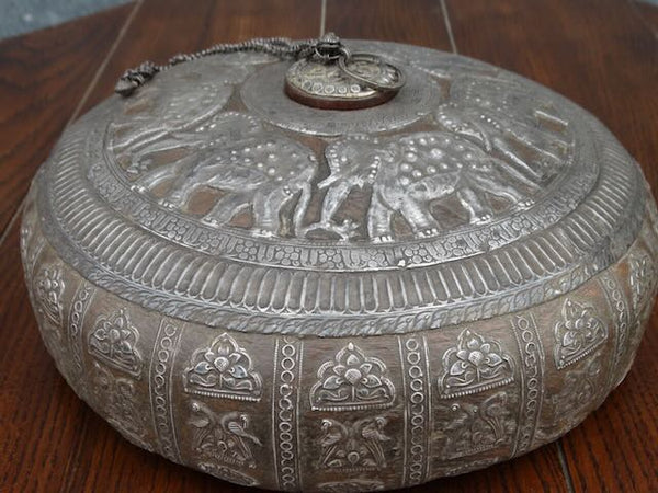 Sterling Silver Antique Indian Paan Dan Box A2959