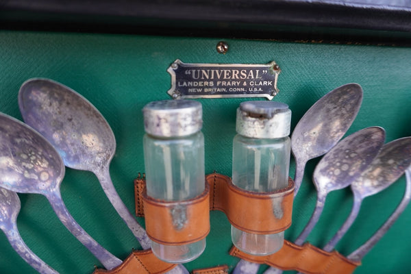 Ford Dealer/Chief Gasoline Promotional Give-Away "Universal" Picnic Box 1940 A3320