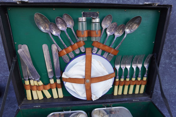 Ford Dealer/Chief Gasoline Promotional Give-Away "Universal" Picnic Box 1940 A3320