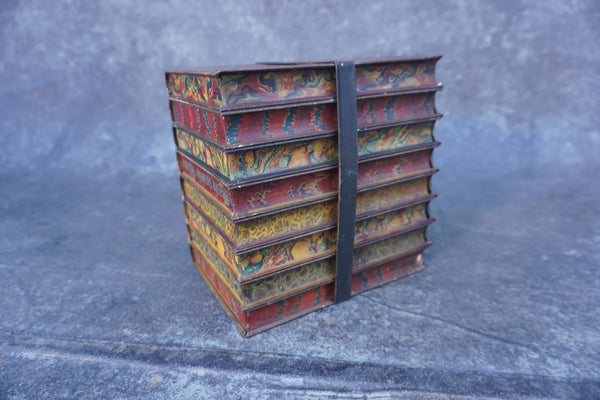 Huntley & Palmers Vintage Biscuit Tin: Finely Bound Books Strapped Together Trompe l'Oeil A3351