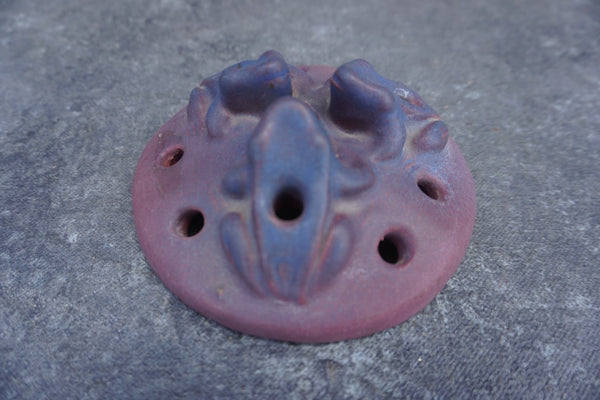 Van Briggle 1917 Arts & Crafts Purple/Blue Ombré 3-Frog Flower Frog CA2072