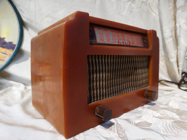 DeWald Dark Butterscotch Catalin Bakelite Radio