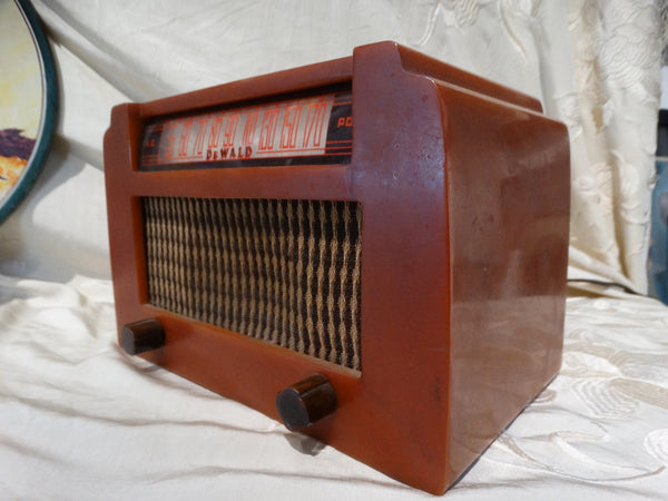 DeWald Dark Butterscotch Catalin Bakelite Radio