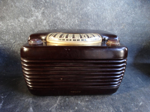 Philco Hippo Model 48-460 AM Tube Radio in Brown Bakelite c 1948 A2347