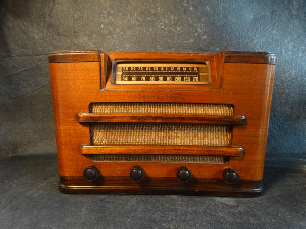 Sears & Roebuck Silvertone Radio Model 7031-A - A2397