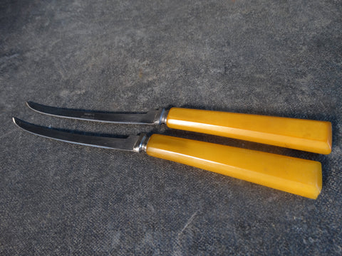 Pair of Butterscotch Bakelite Steak Knives A2831