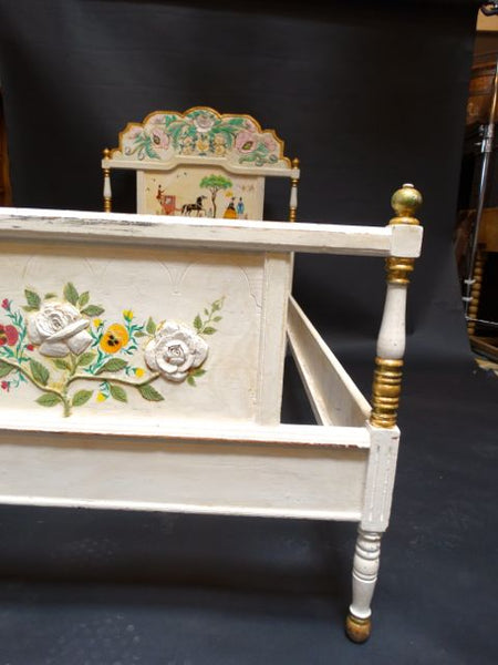 Salvador Corona Single Bed
