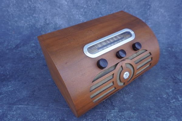 Rare Art Deco Machine Age Radio A3119