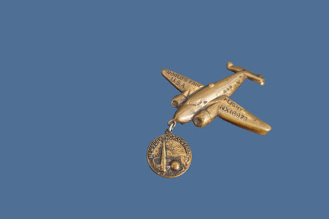 New York World's Fair 1939 Airplane & Medal Pin A3279