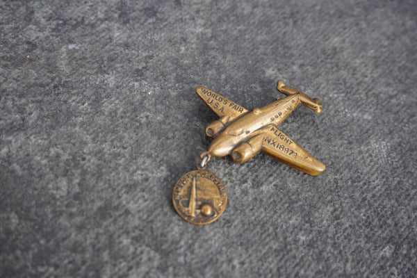 New York World's Fair 1939 Airplane & Medal Pin A3279