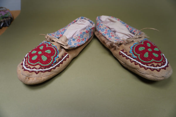 Women's Beaded Mocassins  A3338