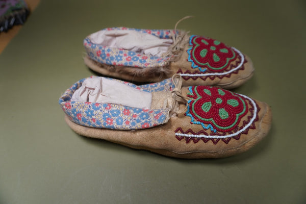 Women's Beaded Mocassins  A3338