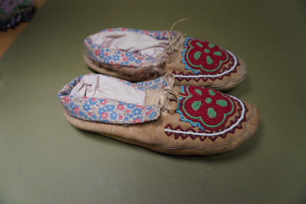 Women's Beaded Mocassins  A3338