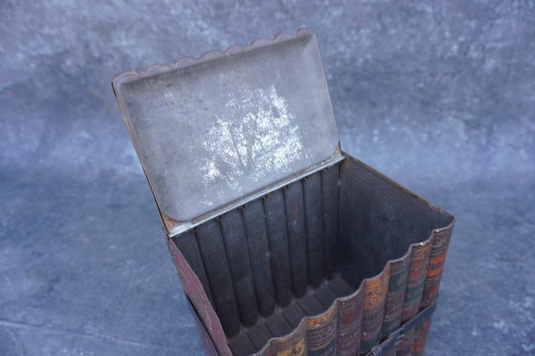 Huntley & Palmers Vintage Biscuit Tin: Finely Bound Books Strapped Together Trompe l'Oeil A3351