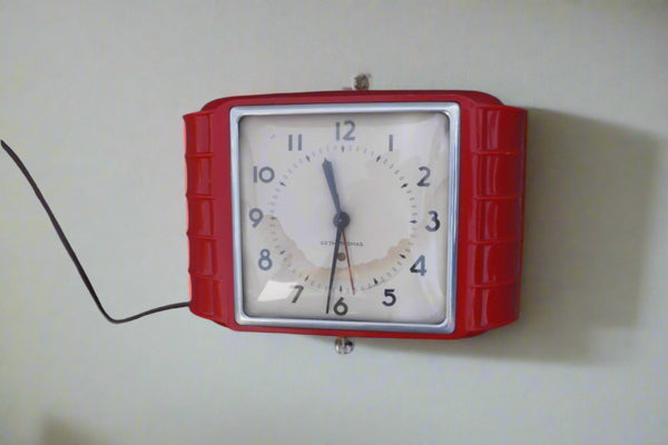 Seth Thomas Red Electric Kitchen Wall Clock c.1930s A3387
