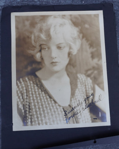 Dorothy MacKaill (1903-1990) - Autographed Hand-Signed Photograph AP1881