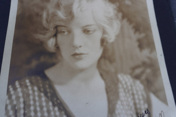 Dorothy MacKaill (1903-1990) - Autographed Hand-Signed Photograph AP1881