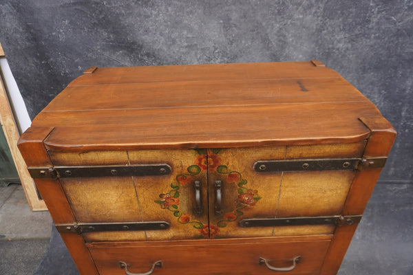 Monterey Gentleman's Dresser in Smoky Maple w Floral Decoration F2557