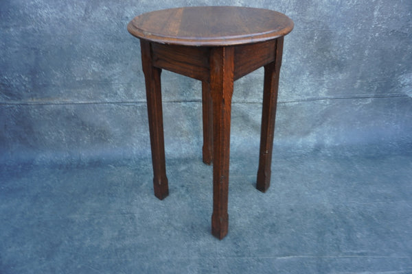 Arts & Crafts Round Lamp Table in Oak F2598