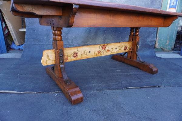 Monterey Classic Trestle Table w Decoration F2629