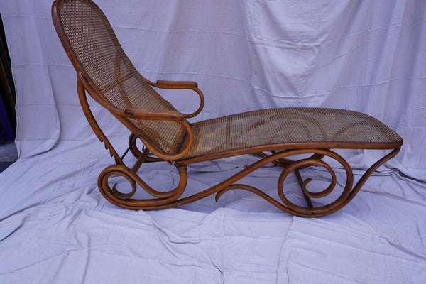 Original Thonet Model 2 Adjustable Chaise Lounge c.1880s F2679