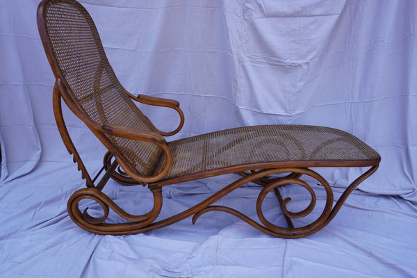 Original Thonet Model 2 Adjustable Chaise Lounge c.1880s F2679