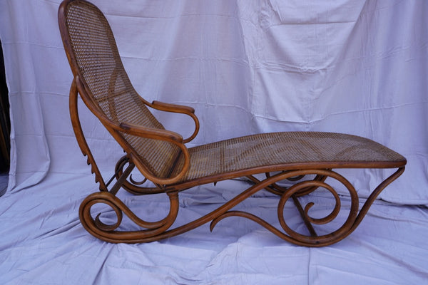 Original Thonet Model 2 Adjustable Chaise Lounge c.1880s F2679