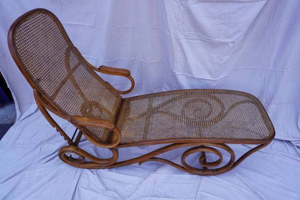 Original Thonet Model 2 Adjustable Chaise Lounge c.1880s F2679