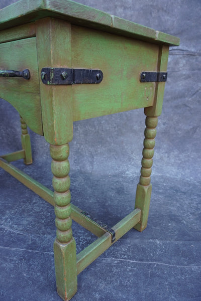 Monterey Classic Side Table in Spanish Green F2683
