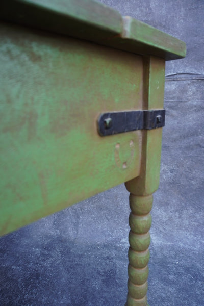 Monterey Classic Side Table in Spanish Green F2683