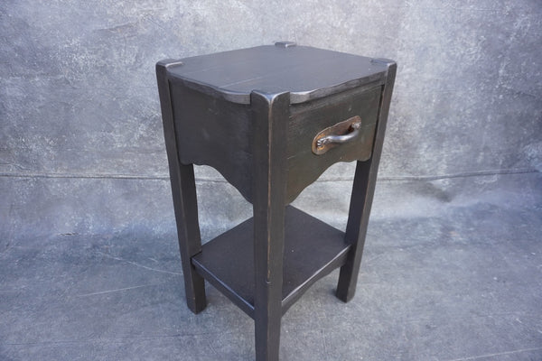 Classic Era Monterey End Table F2713