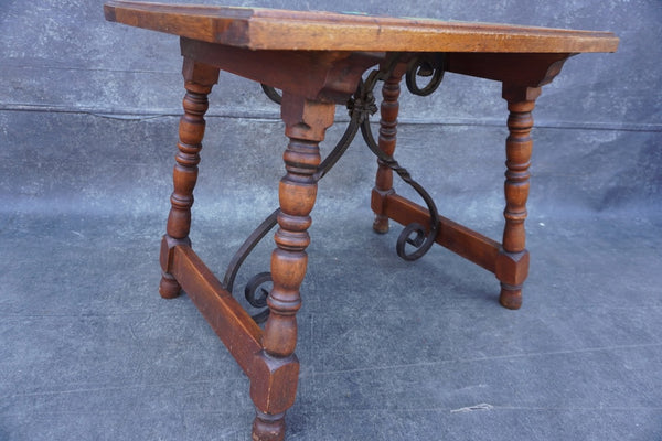 Taylor 6-Tile Table with Parrots F2827