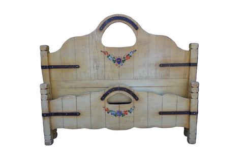 Classic Monterey Full Bed Frame in Straw Ivory F2832