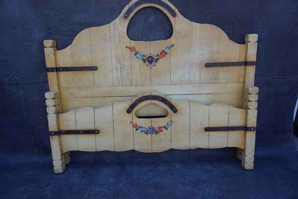 Classic Monterey Full Bed Frame in Straw Ivory F2832