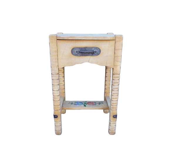 Classic Monterey Bedside Table in Straw Ivory F2833
