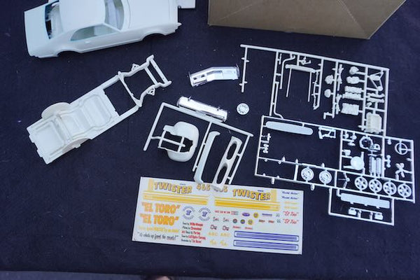 AMT 1967 Tornado Customizing Model Kit