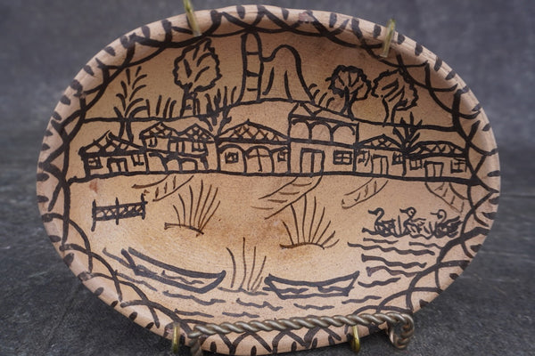 Vintage Mexican Plate from Tzintzuntzan, Small Oval Village Scene M1988