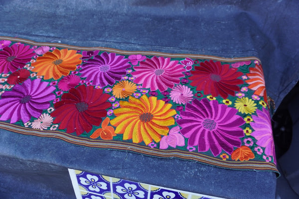 Mexican Embroidered Table Runner 1960s M2043