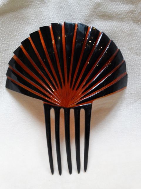 Art Deco Mantilla Comb, Red & Black
