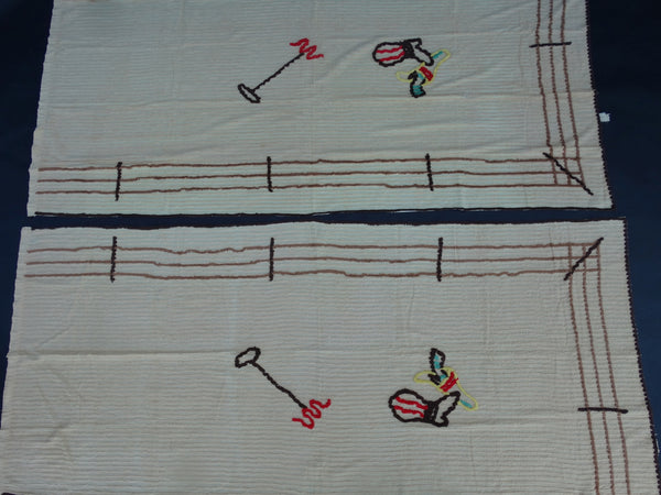 Bates set of 2 curtains