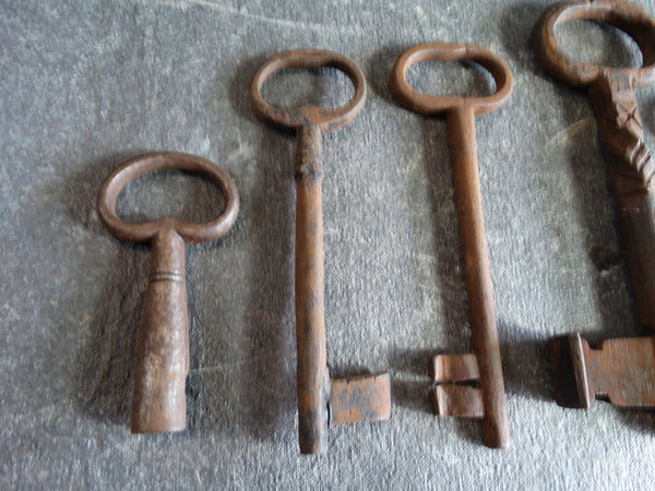 A Collection of 6 Antique Iron Keys 1600-1800