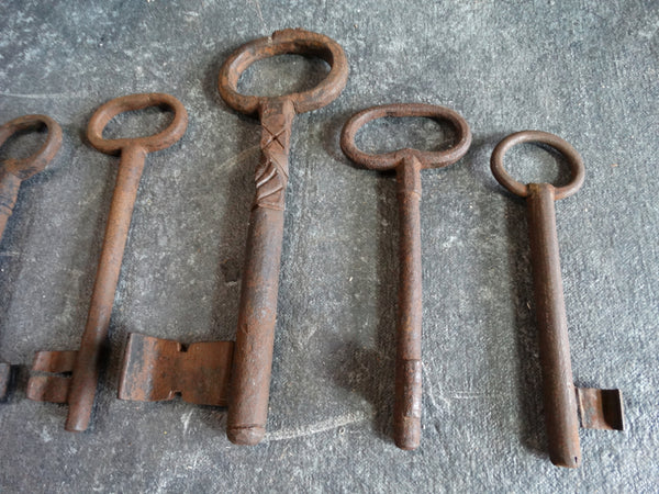 A Collection of 6 Antique Iron Keys 1600-1800