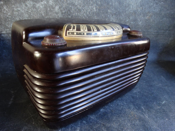 Philco Hippo Model 48-460 AM Tube Radio in Brown Bakelite c 1948 A2347