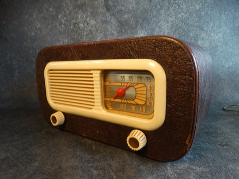 Vintage Lafayette Wooden Radio D90 A2399 – Early California Antiques Shop