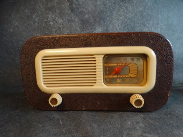 1948 Philco Bakelite Leather Radio Model 48-206 Code 125 A2390