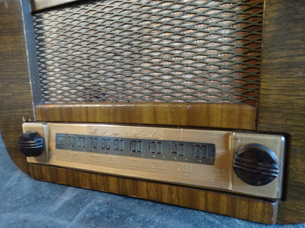 Admiral Brand Continental Table Model Radio 6T11-5B1 -  A2401