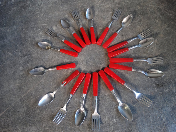 Red Bakelite Cutlery 17-piece Group A2823