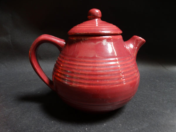 Bauer Monterey Ringware Snubnosed Teapot in Burgundy B3028