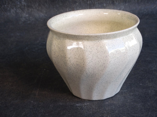 Bauer Speckle Ware Swirl Pot in White B3141