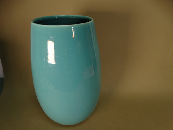 Bauer Han Thrown Fred Johnson Vase in Turquoise B3235